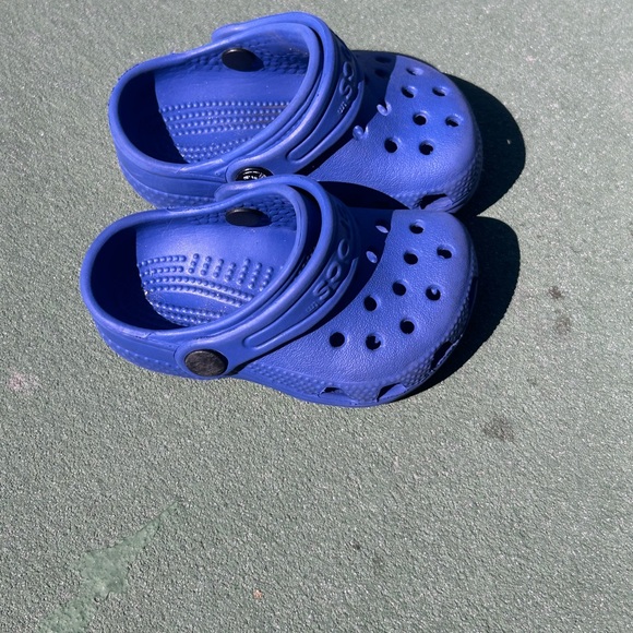 CROCS Kids Classic Clogs in Royal Blue - Picture 4 of 4